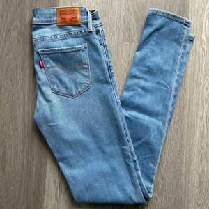 LEVI’S 711 Sinny Light Wash Stretch Jeans in size 26